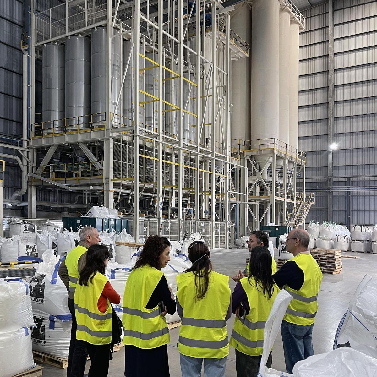 La compañía ha realizado importantes inversiones en su planta de producción.