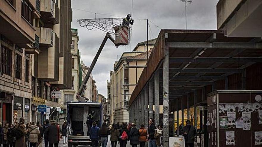 El montaje de las luces acelera para este jueves