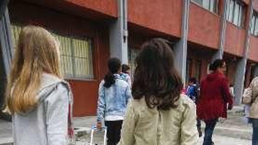Los alumnos gallegos pasarán casi 19 años pegados al pupitre, 18 meses más que hace una década