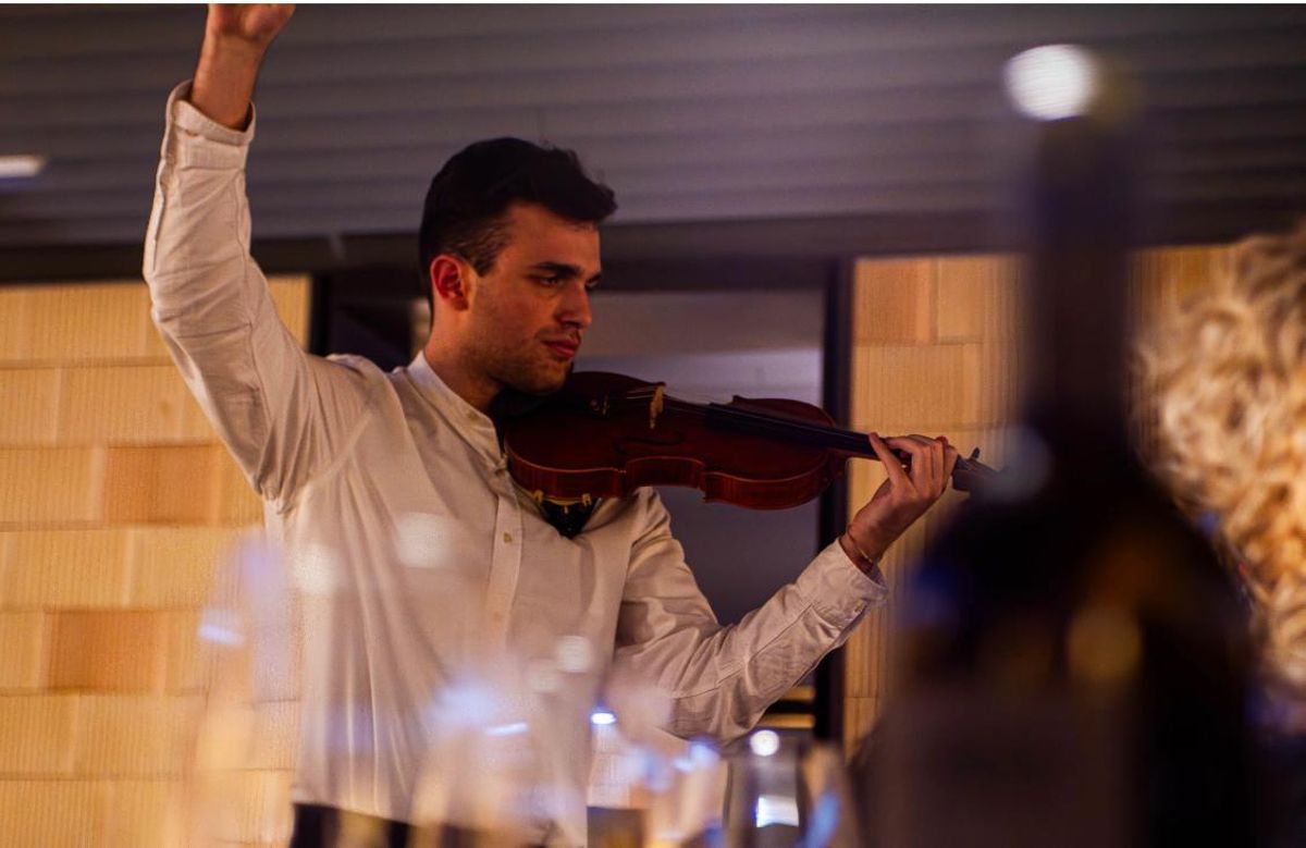 El violinista Manuel Urios en la presentación de Bucrana, la nueva bodega D.O. Toro del Grupo Bornos Vinos & Licores.