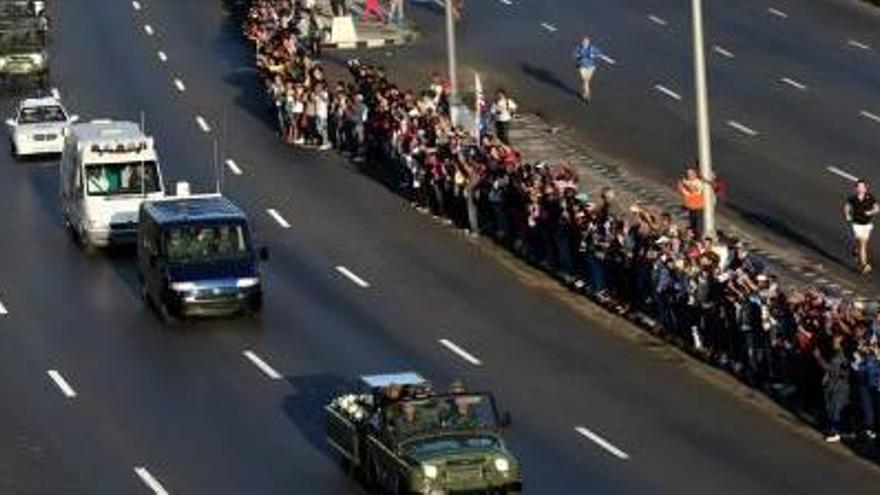 Multitudinari homenatge a Castro a la plaça de la Revolució de l&#039;Havana