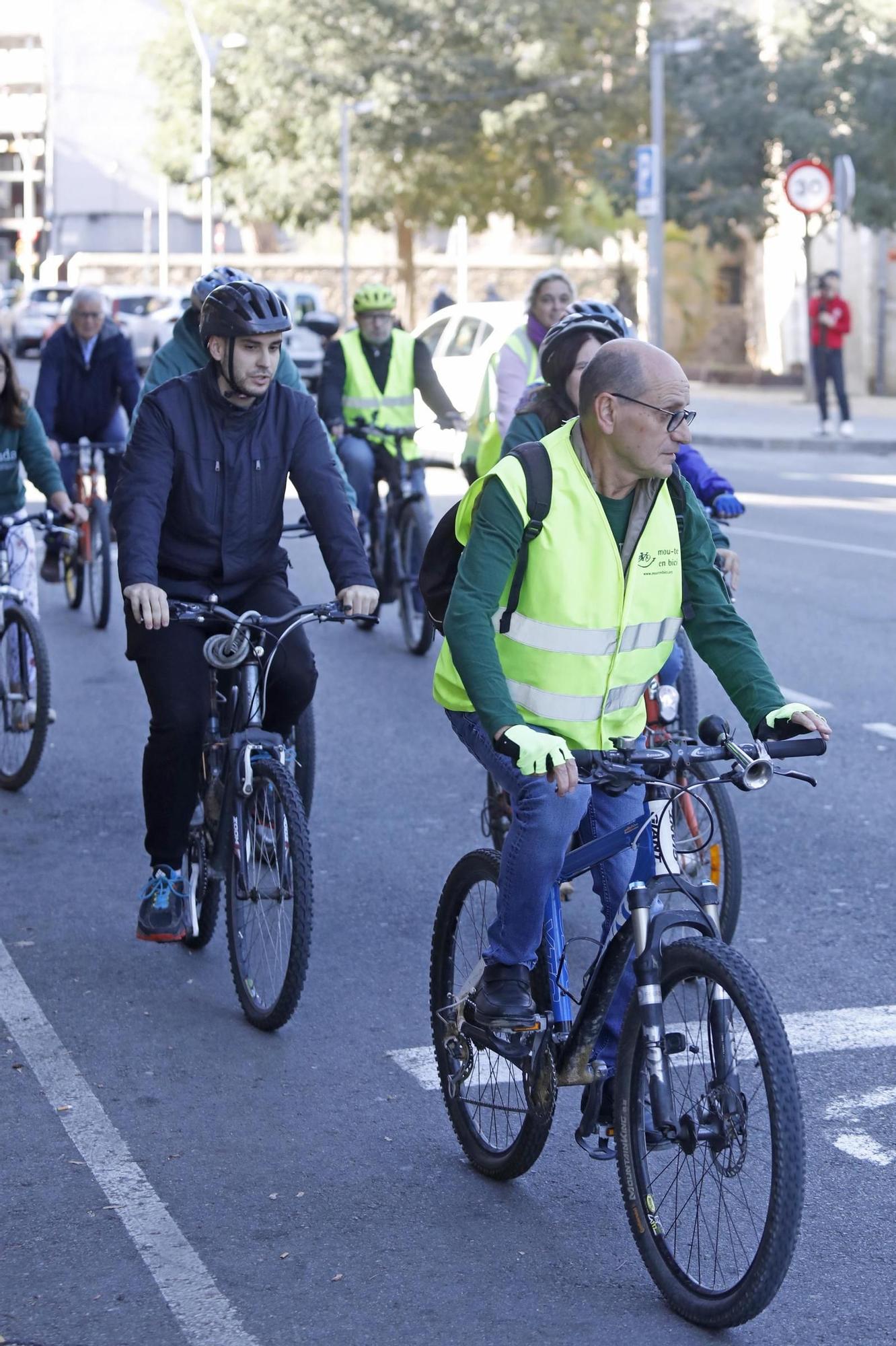 Pedalada solidària de Mou-te en Bici i Creu Roja