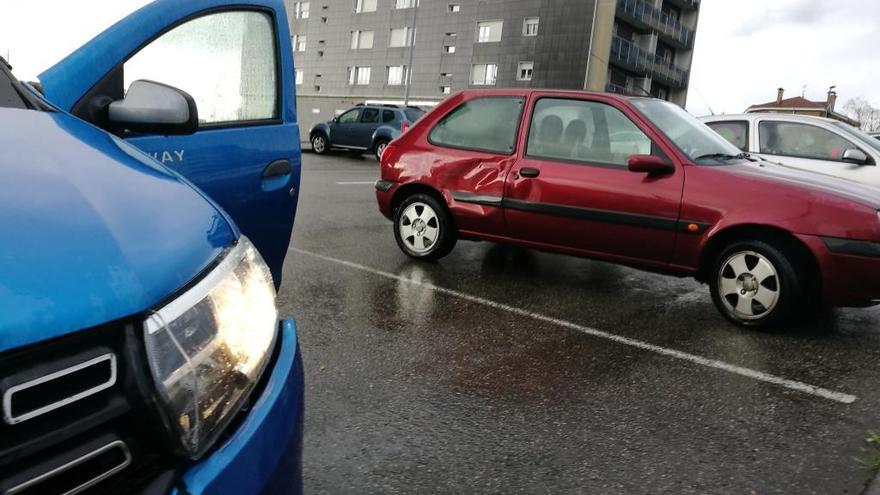 Los dos coches que se vieron afectados en el accidente de esta mañana.