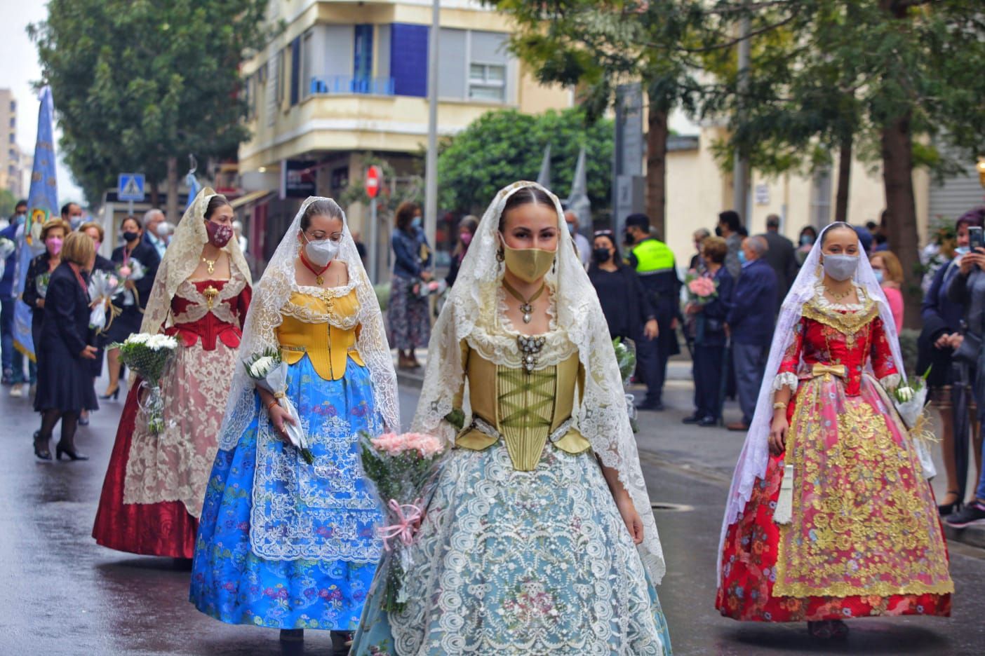 Vive en imágenes la ofrenda de flores a la Mare de Déu del Roser en Almassora