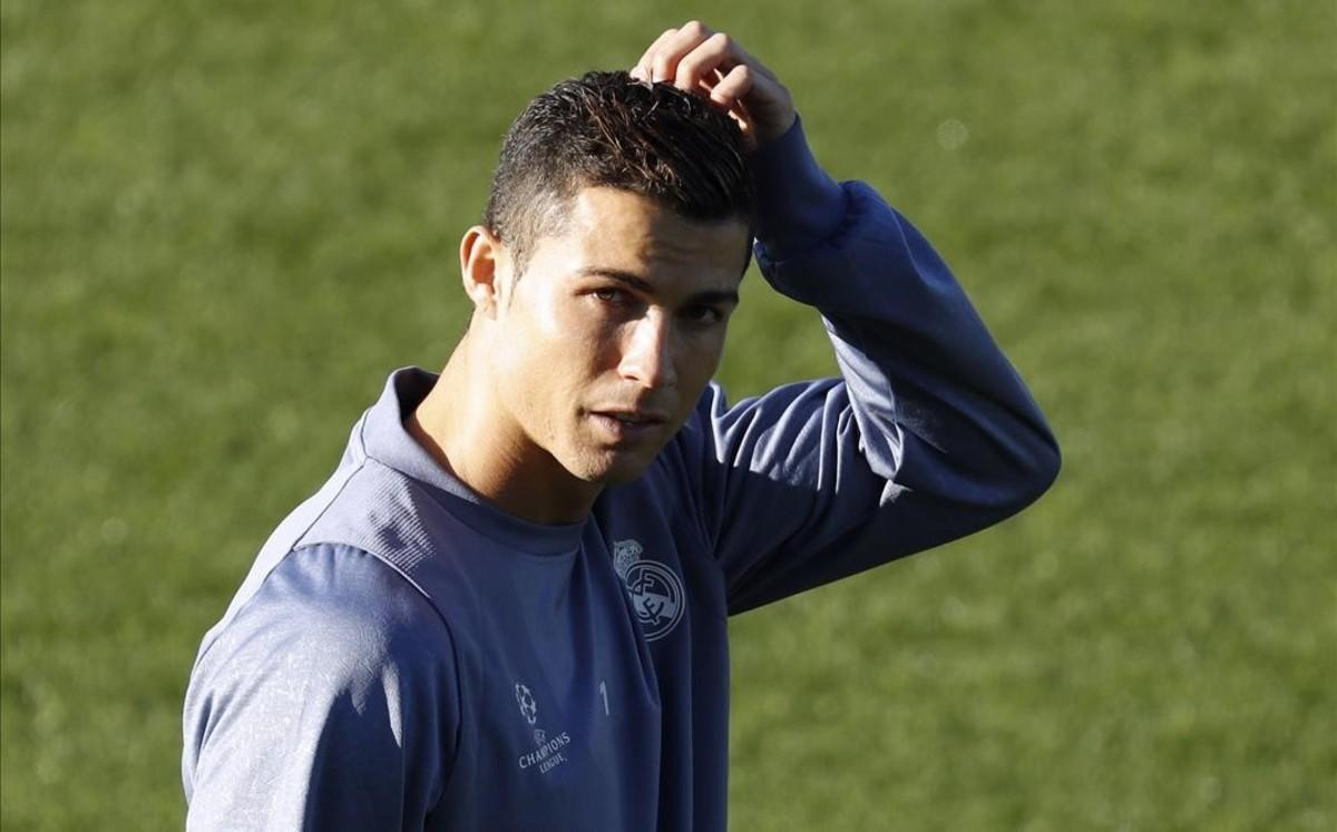 Ronaldo, durante el entrenamiento del Madrid del martes en Valdebebas.