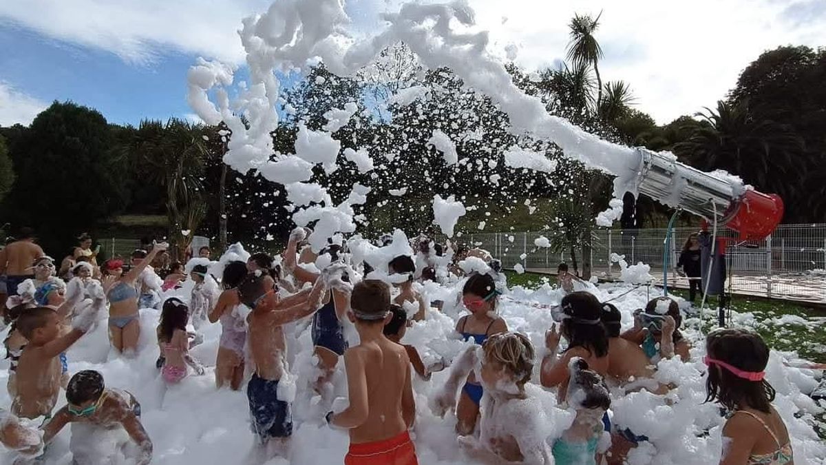 La piscina de Salas, en una actividad infantil de la temporada pasada.