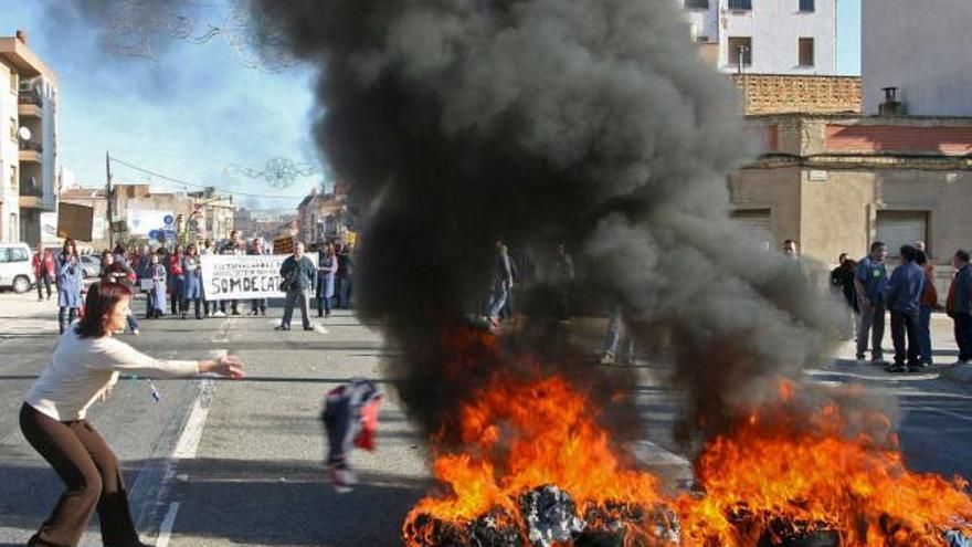 El Baix Ebre protesta contra el cierre de la planta de Lear