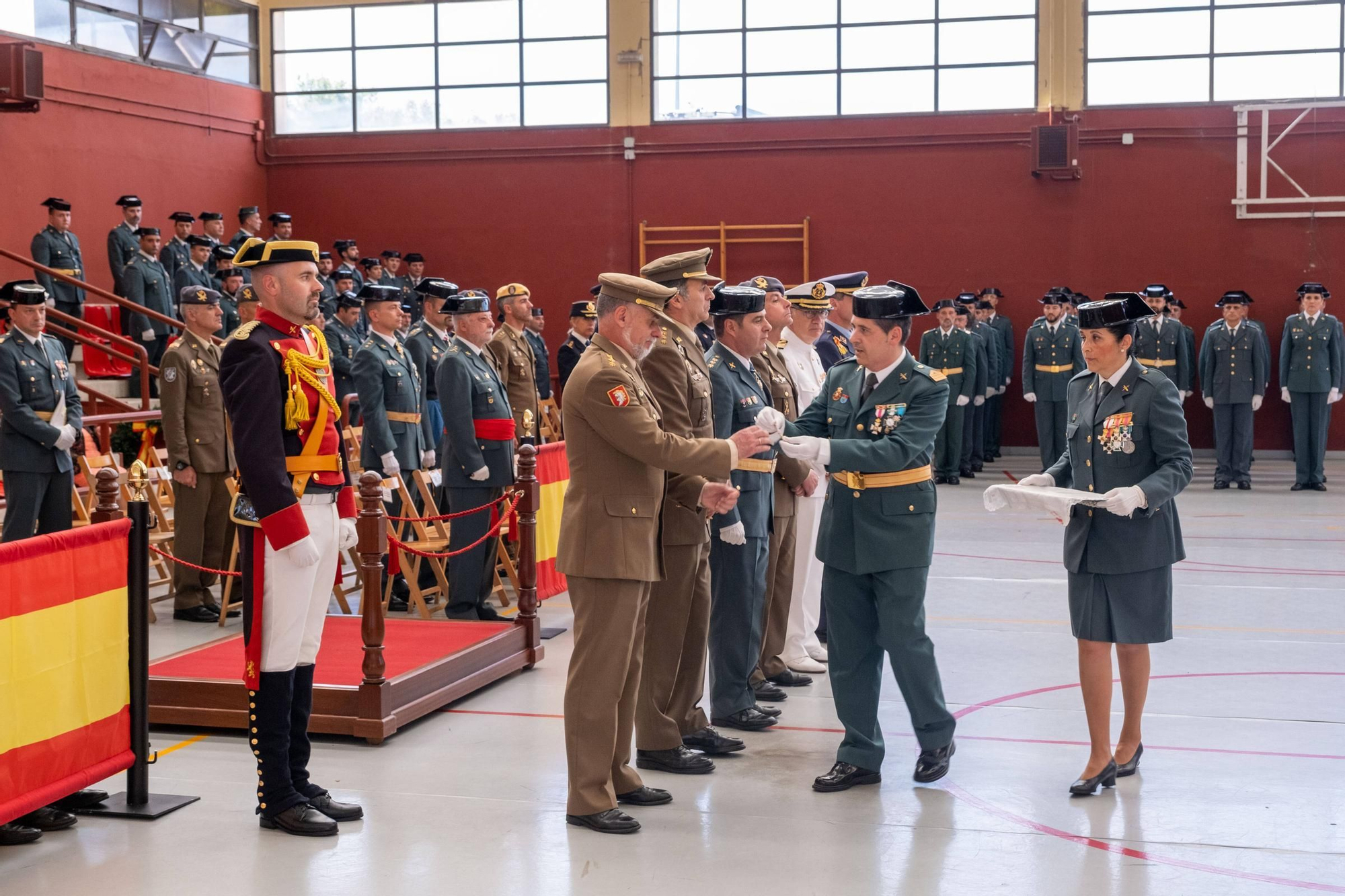 EN IMÁGENES: Así fueron los actos en Oviedo del 179 aniversario de la Guardia Civil