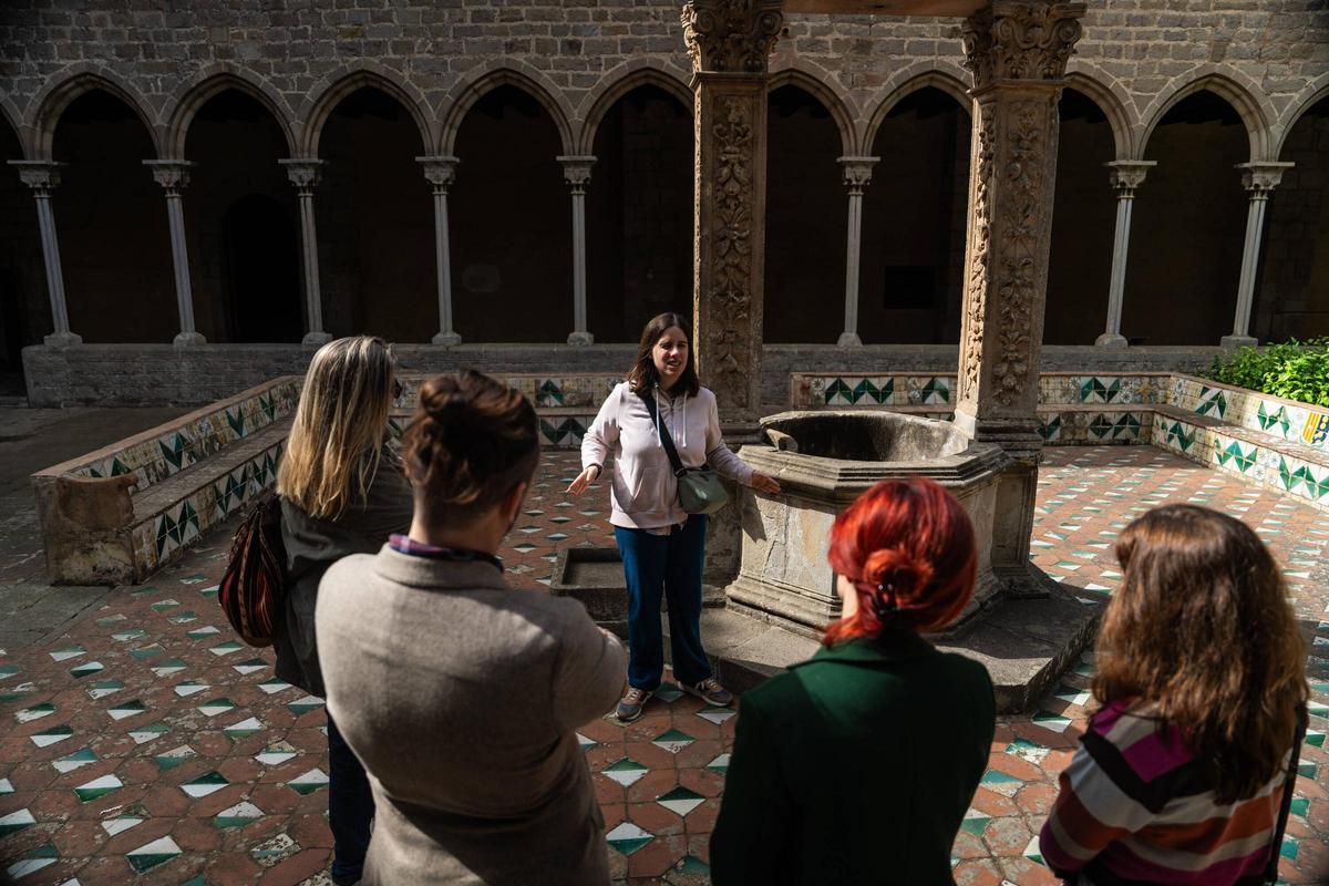 Ana Puig, durante una visita guiada al Monasterio de Pedralbes.