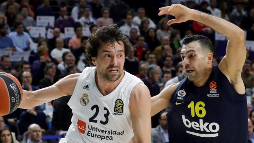 Lull, ante Sloukas en el Madrid-Fenerbahce.