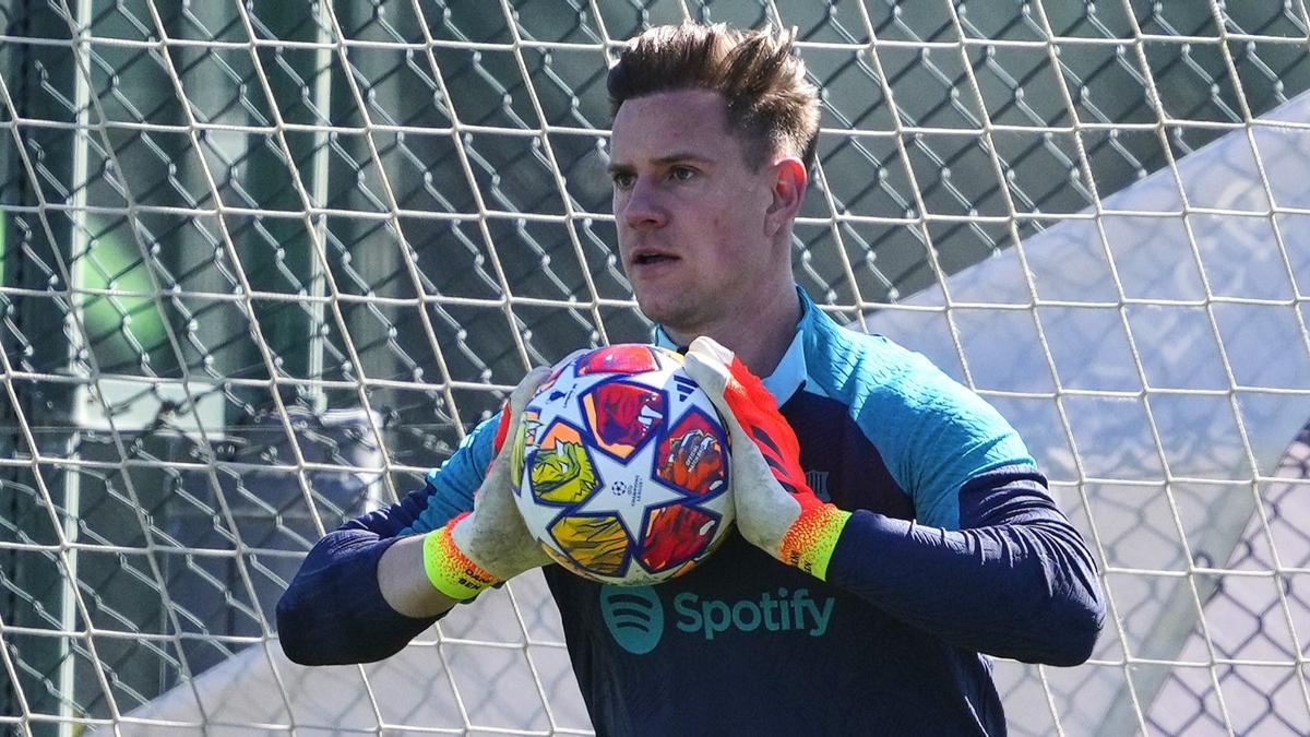 Ter Stegen, en el entrenamiento del Barça previo al duelo con el Nápoles en Montjuïc.