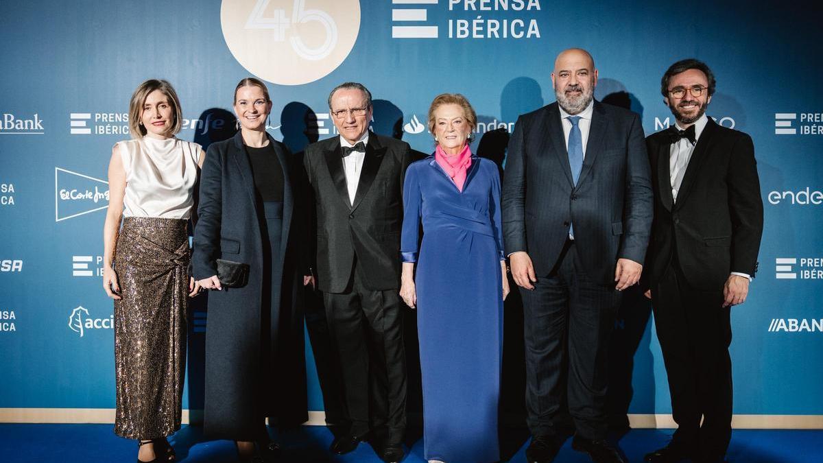 Ainhoa Moll, adjunta a la Presidencia y directora editorial de Prensa Ibérica; Javier Moll y Arantza Sarasola, presidente y vicepresidenta de Prensa Ibérica; Jaime Martínez Llabrés, alcalde de Palma de Mallorca, y Aitor Moll, consejero delegado de Prensa Ibérica.