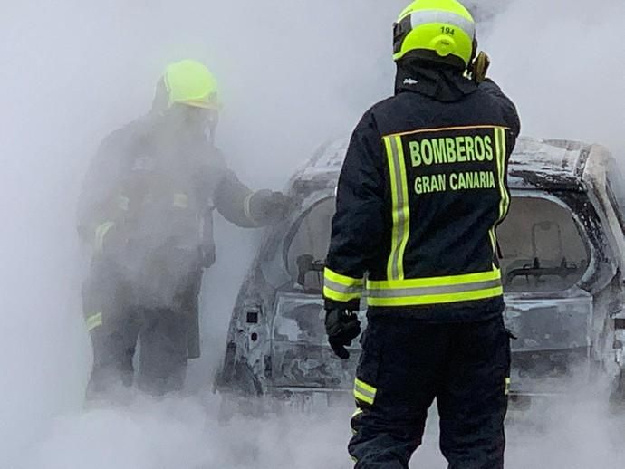 Incendio de un coche en la GC-15