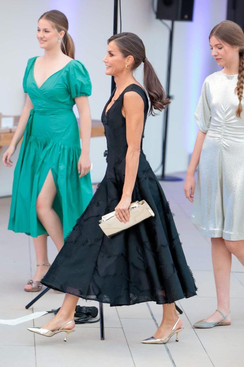 La reina Letizia con un vestido de H&M en los Premios Princesa de Girona