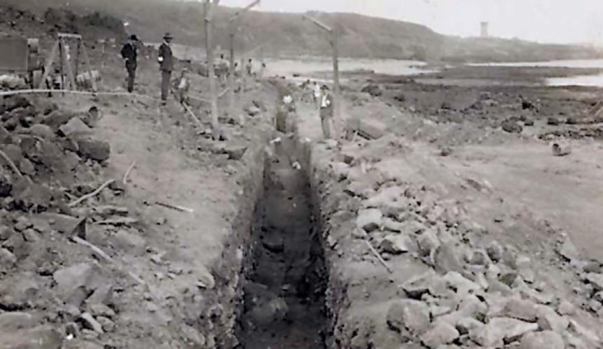 Foto antigua de obras en El Confital.