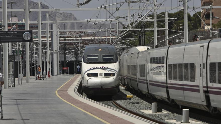 Una avería eléctrica restringe el tráfico ferroviario entre Alicante y el Corredor Mediterráneo