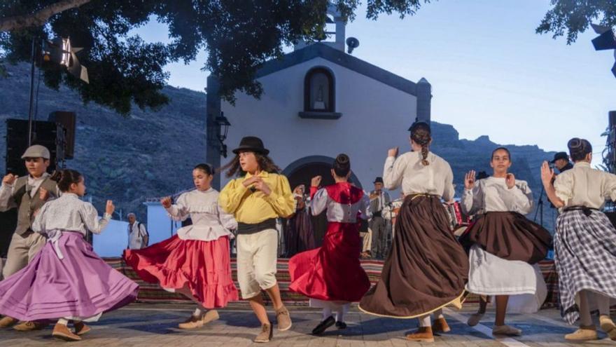 Lucha, bailes tradicionales y mercadillo de artesanía para celebrar el Día de Canarias