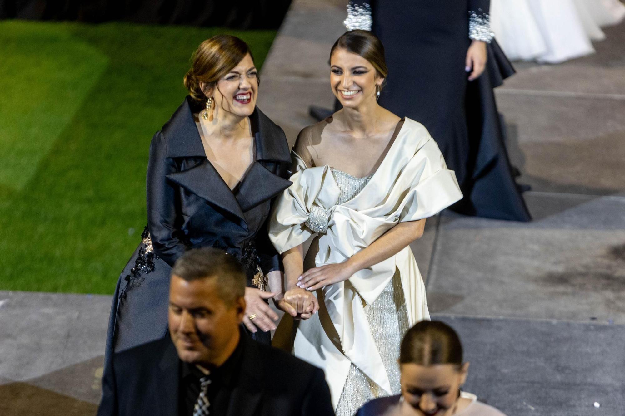 Las candidatas adultas a Bellea del Foc toman el Rico Pérez