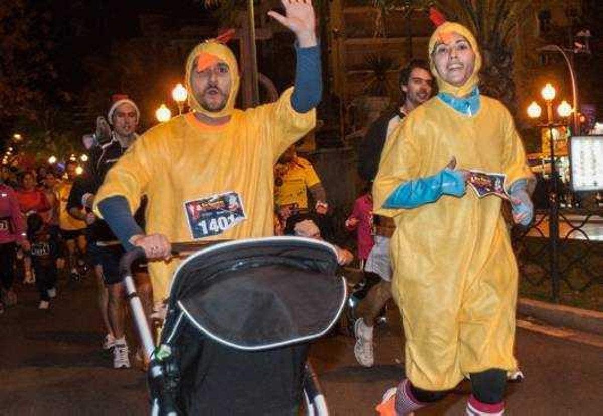 Más de 3.000 personas participan en una festiva San Silvestre