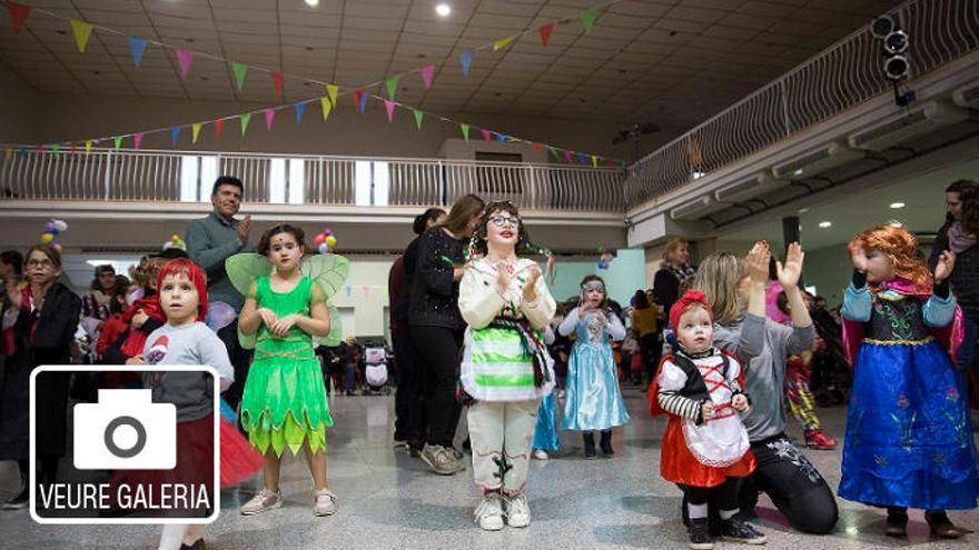 Vilajuïga i Vilamalla estrenen el carnaval amb cercavila i ball de disfresses