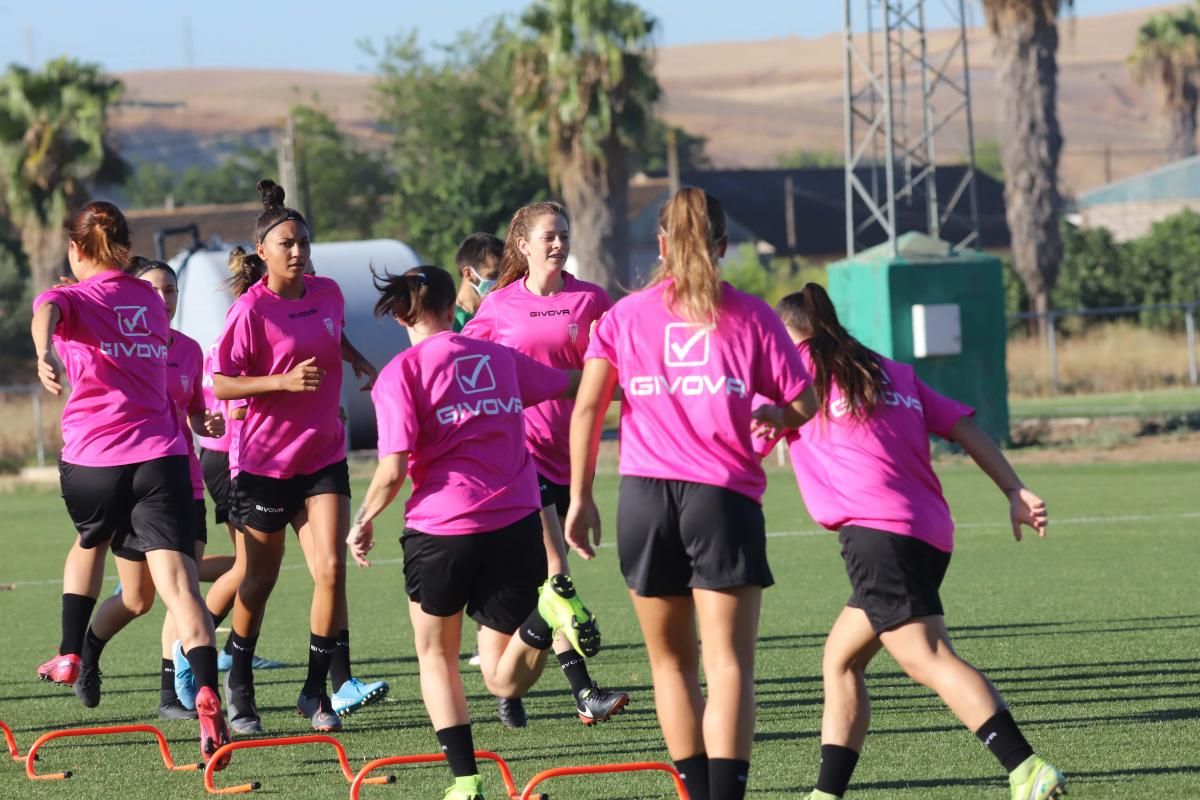 El Córdoba CF Femenino de Ariel Montenegro comienza a rodar