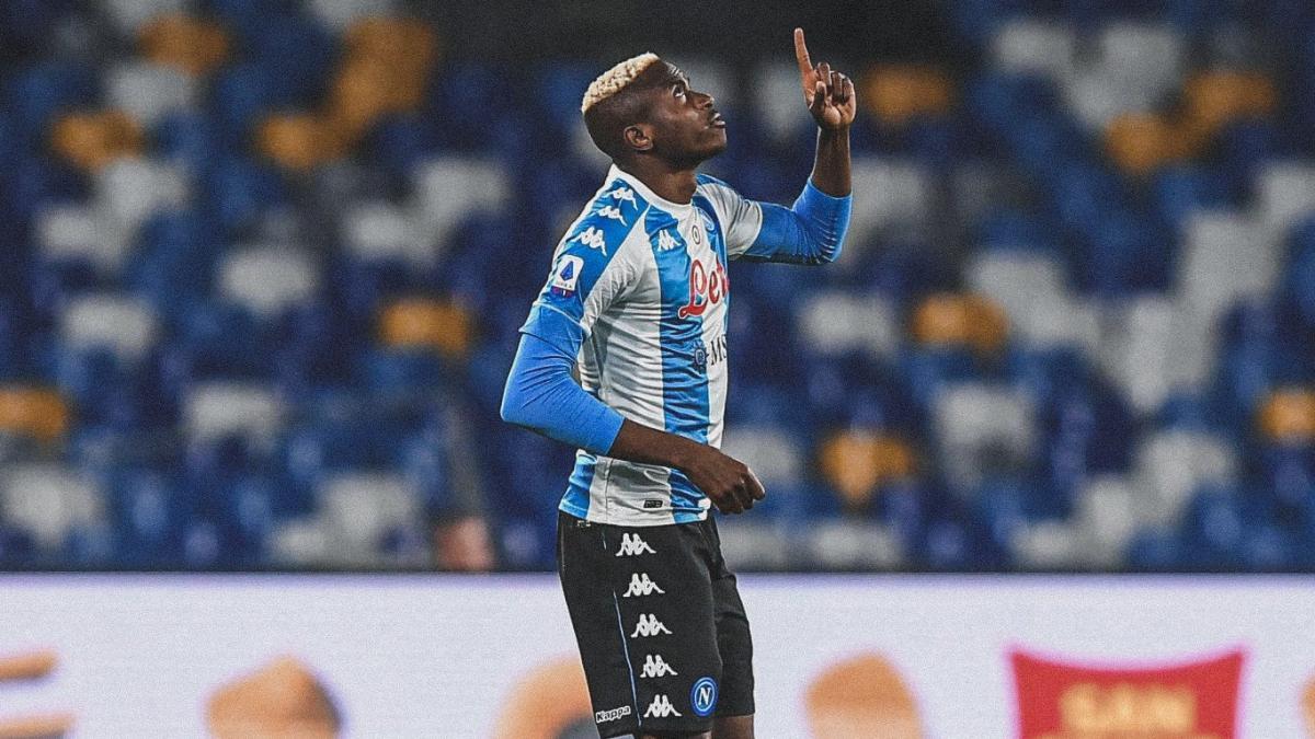 Víctor Oshimen celebrando su gol contra la Lazio