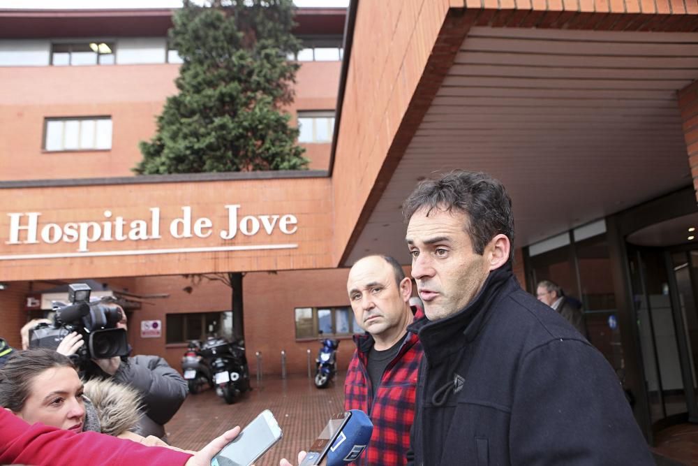 Los dos marineros que pasaron alrededor de doce horas en alta mar, frente a la costa del Cabo Peñas, después de que su embarcación se hundieran cuando estaban de pesca, recibieron hoy el alta médica en el Hospital de Jove de Gijón