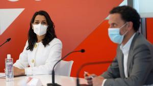 Rueda de prensa de Inés Arrimadas después de la reunión del Comité permanente de Ciudadanos celebrado esta mañana , junto a ella Edmundo Val.