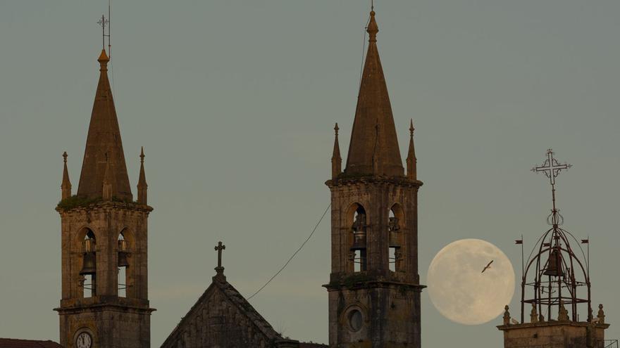 Premio a una fotografía de las torres de la iglesia de Santiago | RAQUEL RICO GARCÍA