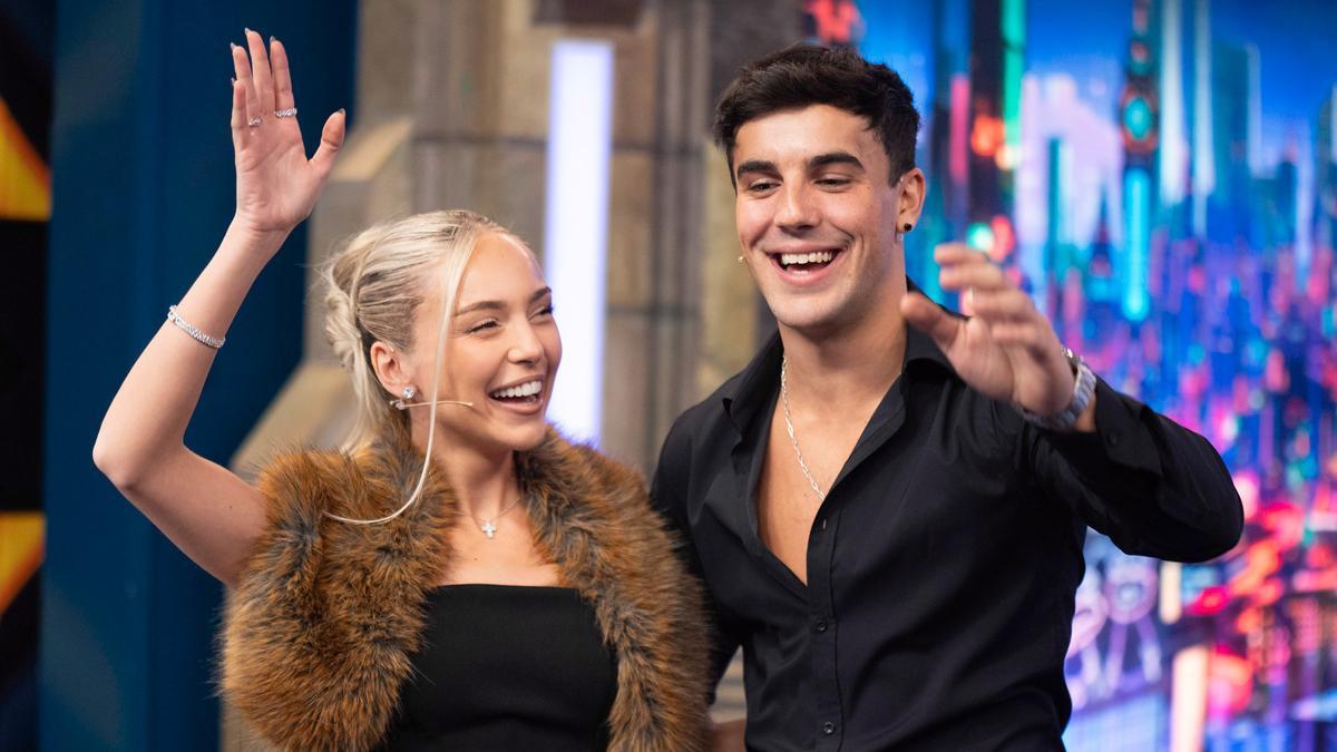 Ana Mena y Óscar Casas en 'El hormiguero'