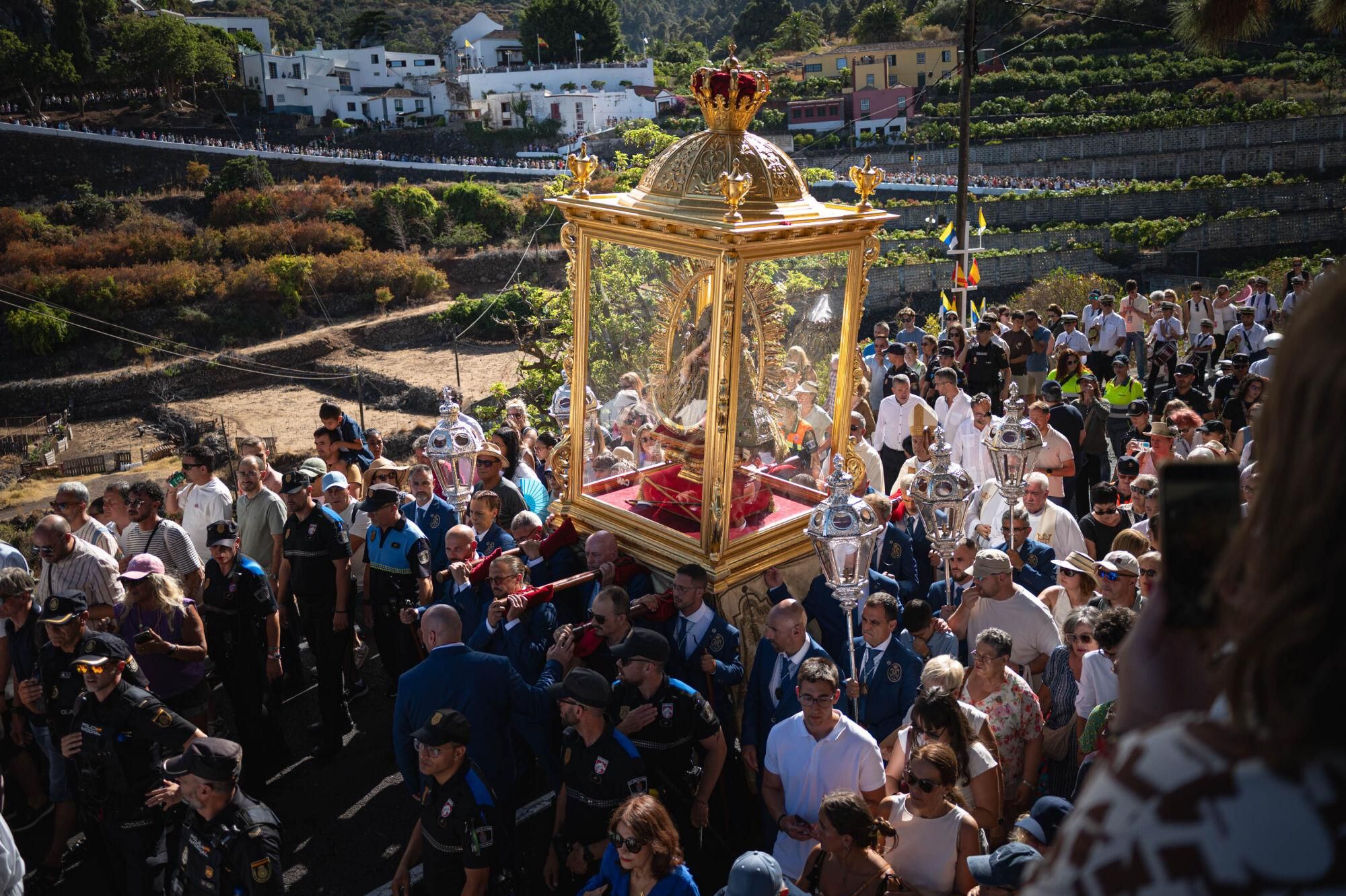 Bajada de La Virgen de Las Nieves en La Palma