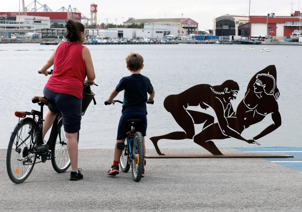 Las polémicas esculturas sexuales de Miró toman La Marina de València