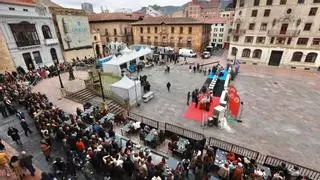 "Masterchef" se cocina en Oviedo: la plaza de la Catedral, abarrotada para presenciar la grabación de un episodio