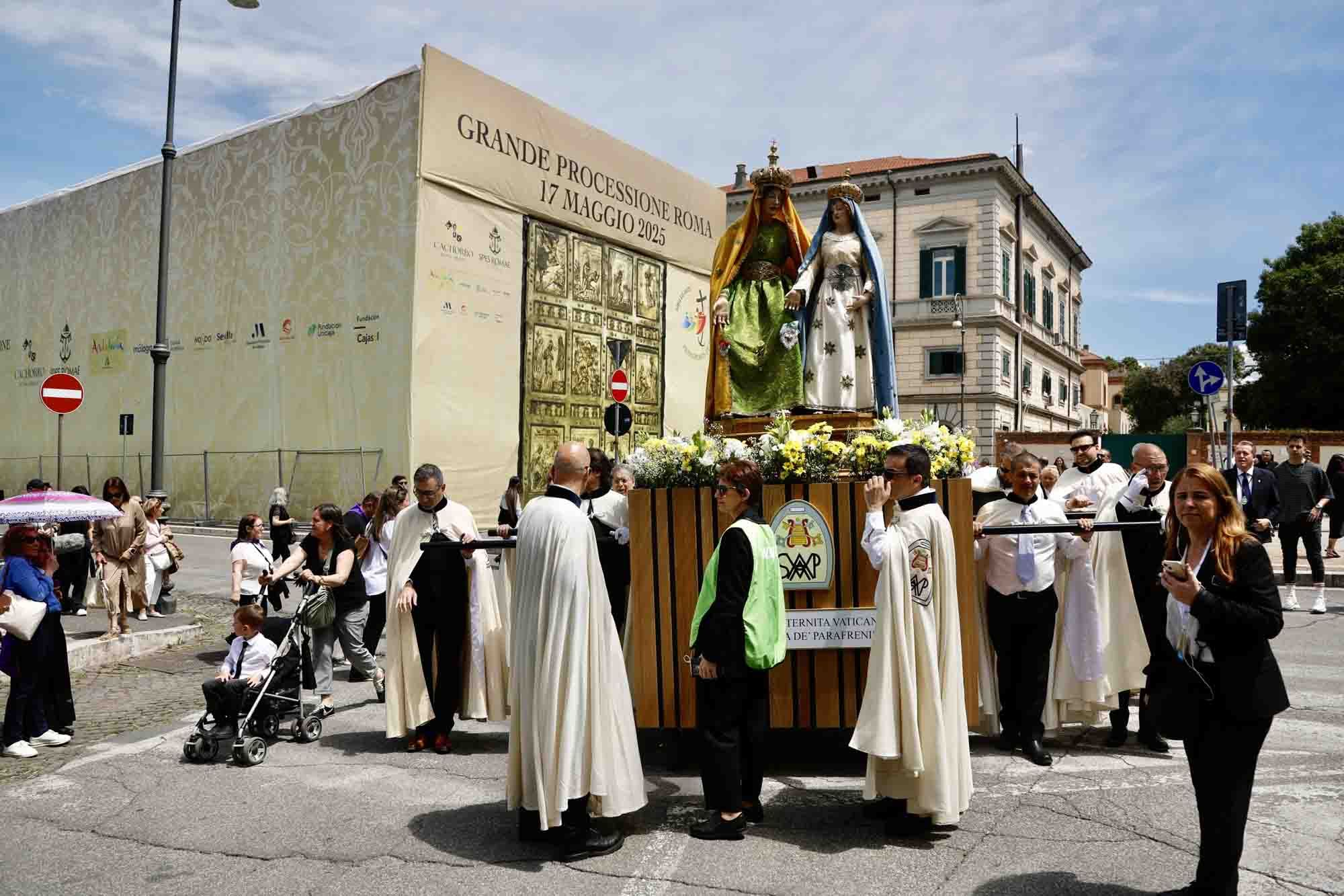 Gran procesión por el Jubileo de las Cofradías, en fotos
