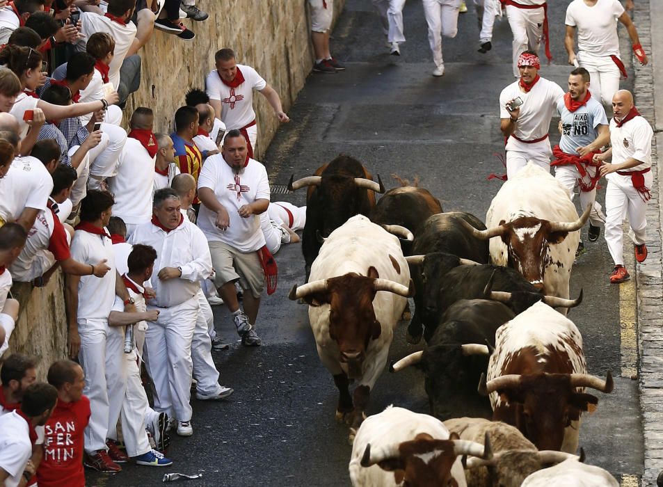 El primer ''encierro'' dels Sanfermines 2016