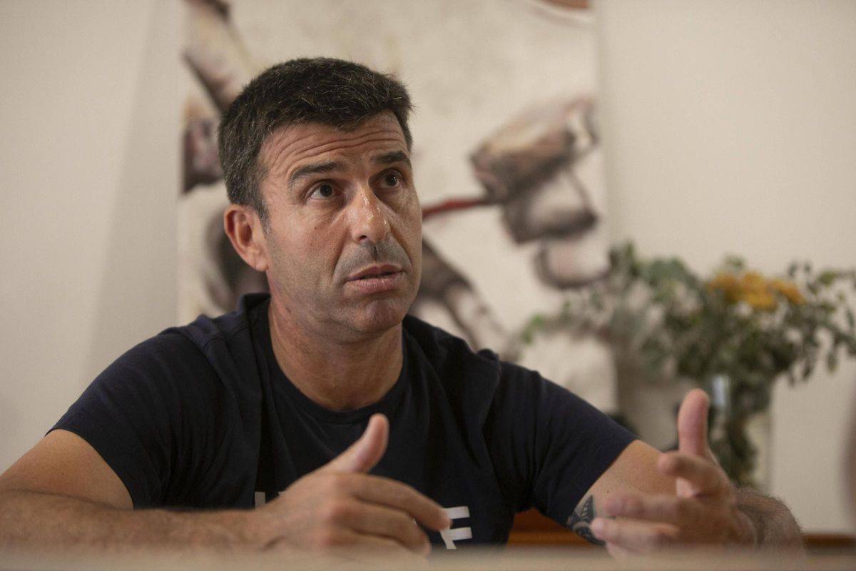 Álvaro, en un momento de la entrevista en su casa de Faura.