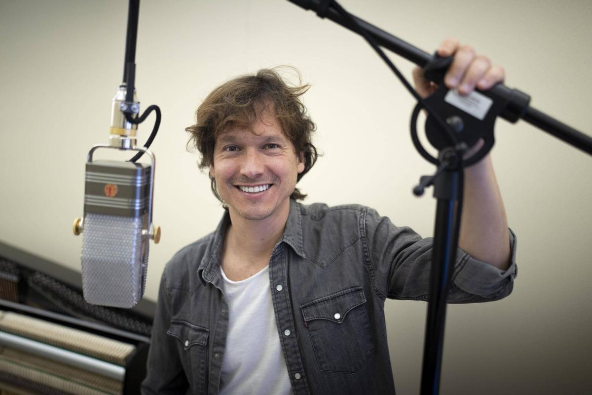 Entrevista amb el músic Ramon Mirabet al seu estudi.