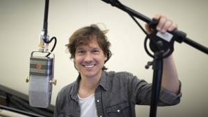 Ramon Mirabet llança un disc de «jazz visceral, de taverna, per cantar des de les entranyes», acompanyat per un supergrup