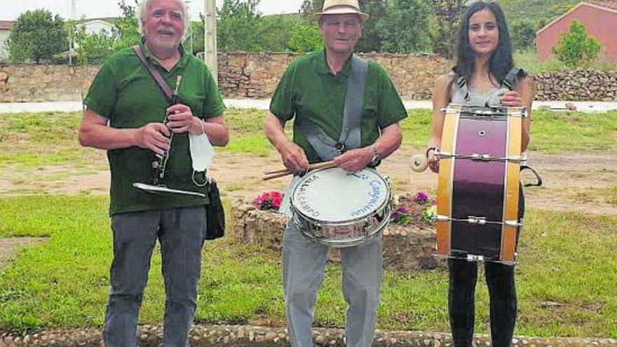 Los Campusinos, agrupació de Villalcampo, toca en Villaflor.