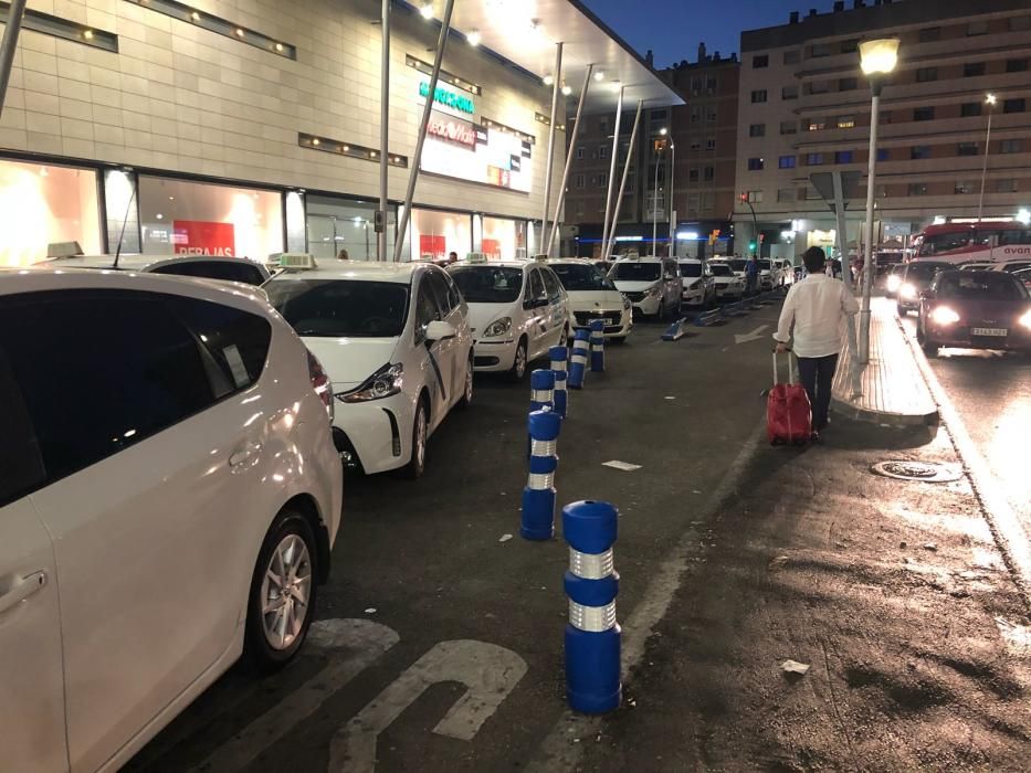 Los taxistas de Málaga se movilizan en apoyo a la huelga de Barcelona