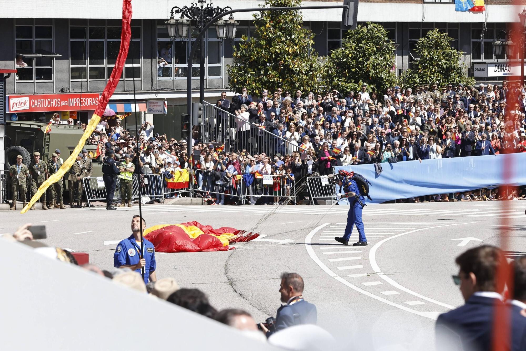 EN IMÁGENES: Así fue el multitudinario desfile en Oviedo por el Día de las Fuerzas Armadas