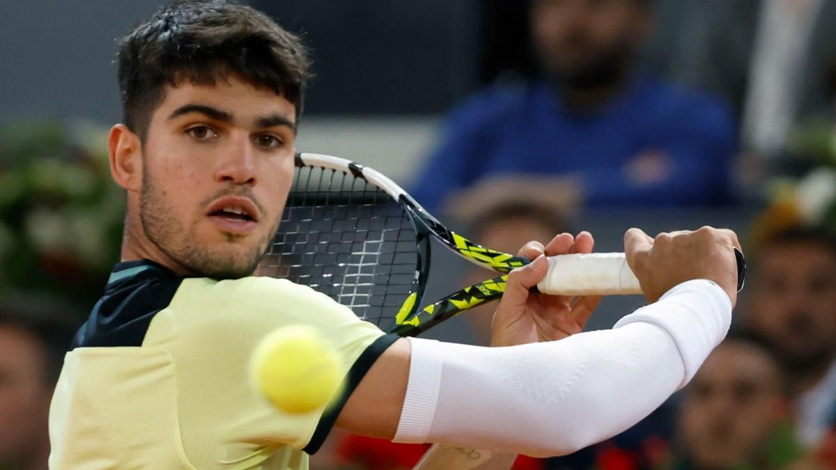 Alcaraz con el vendaje en el brazo derecho
