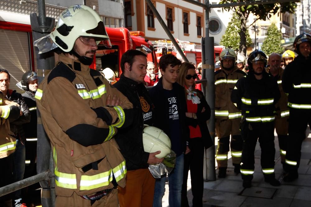 Homenaje al bombero fallecido en el incendio de Uría hace un año