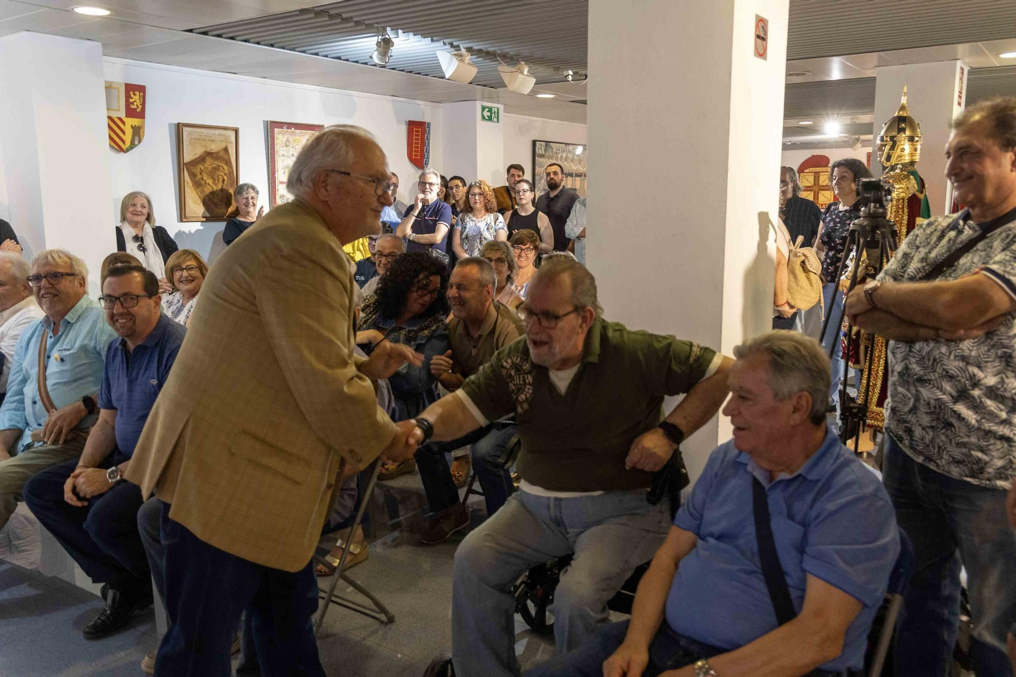 La Fila Navarros de San Blas expone sus 50 años de historia en el Club Información.