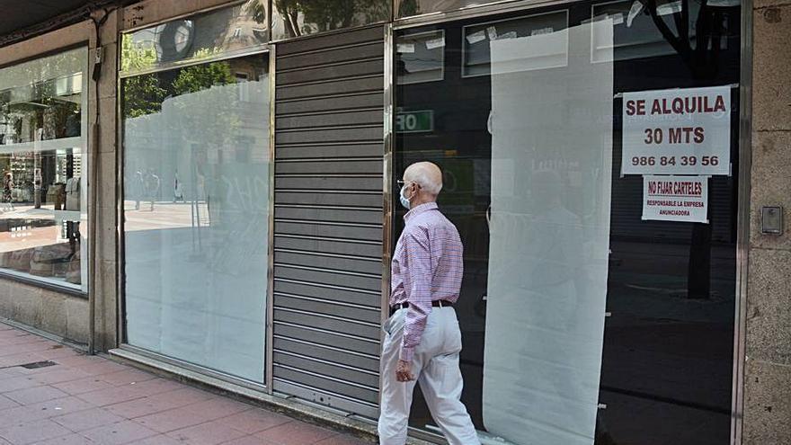 Un negocio cerrado en Pontevedra. |   // RAFA VÁZQUEZ