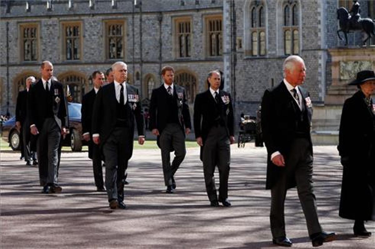 La familia real, en la despedida del duque de Edimburgo.