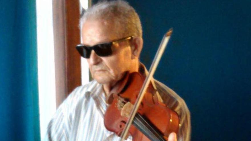Rafael del Toro, Rafaelito, con su inseparable violín.
