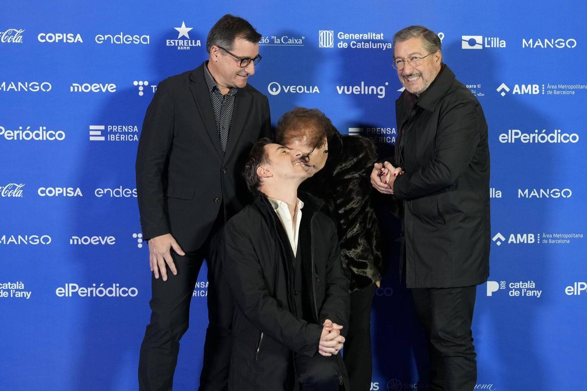 Barcelona 24/11/2025 Català i catalana de l’any 2025 En la foto, de izda a dcha: Josep Roca, Montserrat Fontané, Joan Roca, Jordi Roca Fotografía de Ferran Nadeu