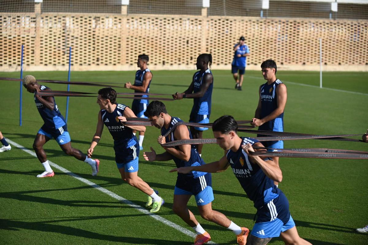En imágenes | El Real Zaragoza se entrena a puerta abiertas sin la presencia de Francho Serrano En imágenes | El Real Zaragoza se entrena a puerta abiertas sin la presencia de Francho Serrano