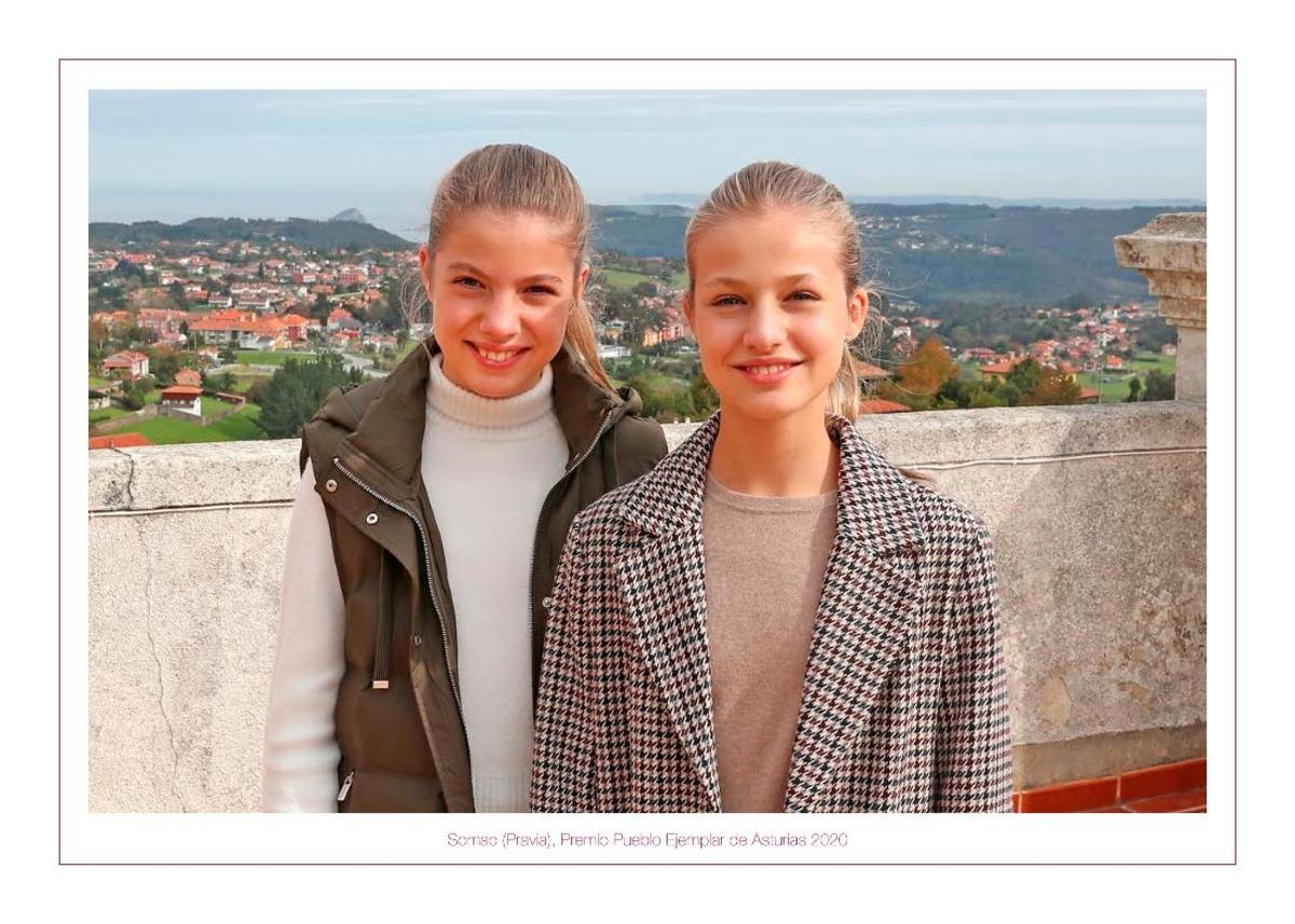 La princesa Leonor y la infanta Sofía en su felicitación navideña de 2020